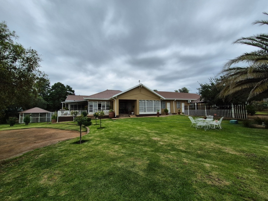 6 Bedroom Property for Sale in Dewetsdorp Free State